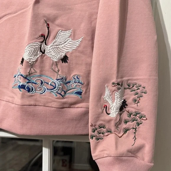 Pink Embroidered Sweatshirt with Crane Embroidery Design Small New - Picture 2 of 5